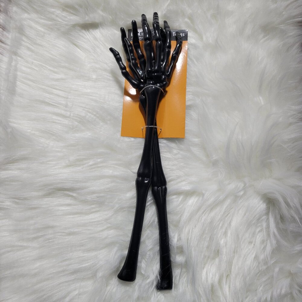 Skeleton Tongs Set